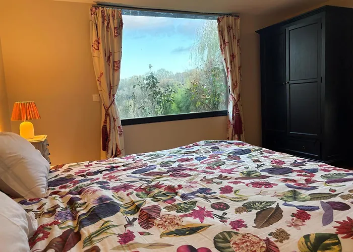 Ancien Pressoir Renove Avec Vue Exceptionnelle Sur La Nature